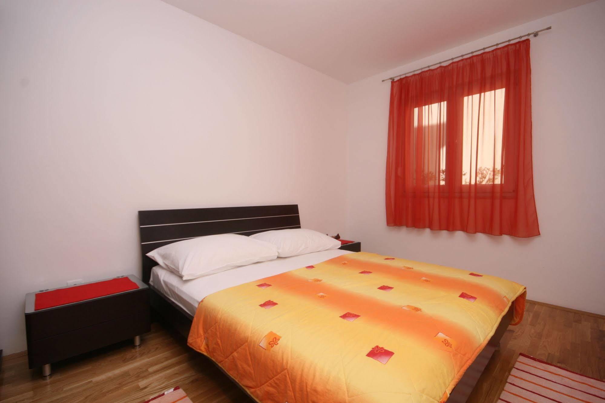 Apartments Beverly أوميس المظهر الخارجي الصورة