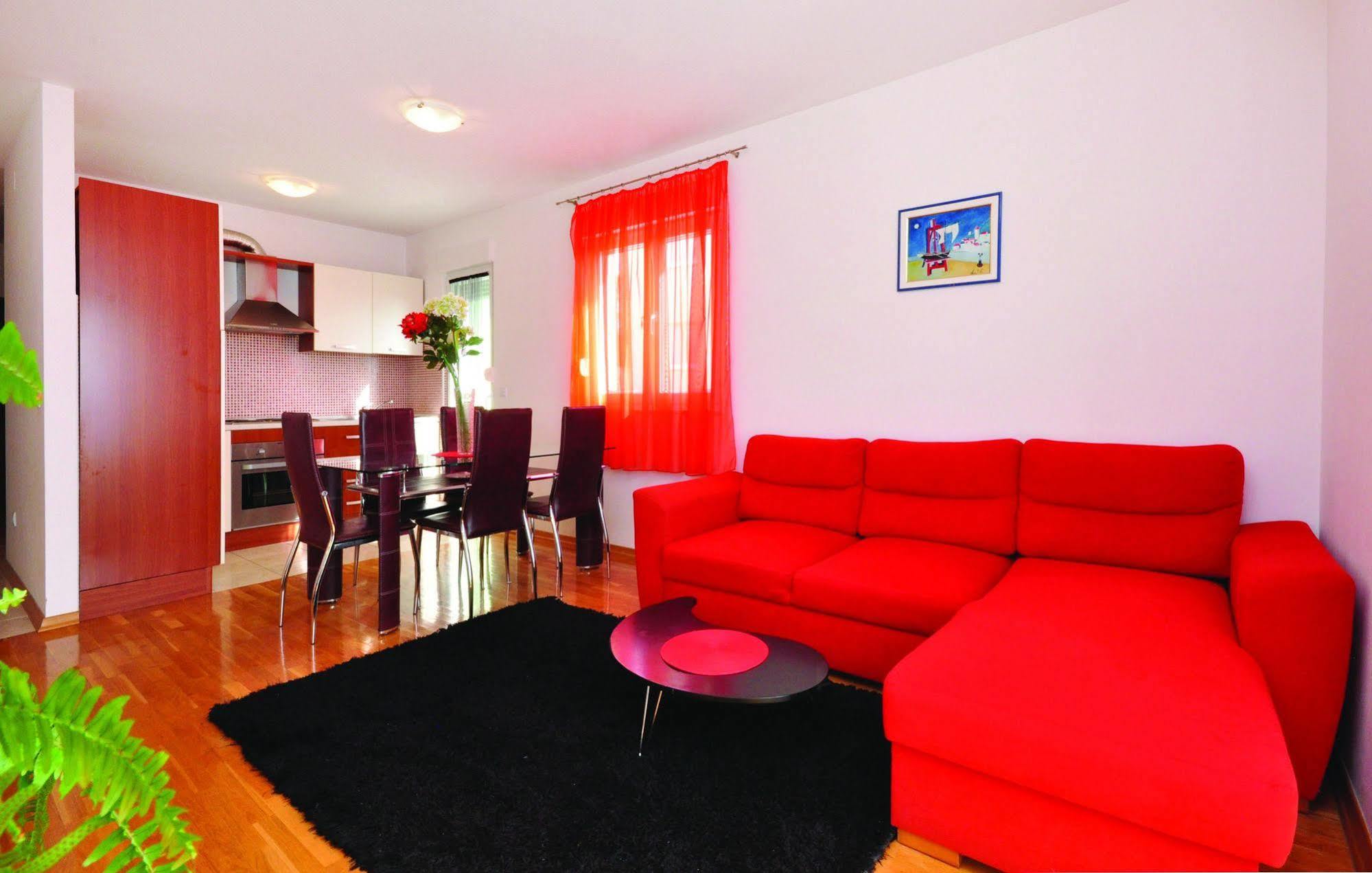 Apartments Beverly أوميس المظهر الخارجي الصورة