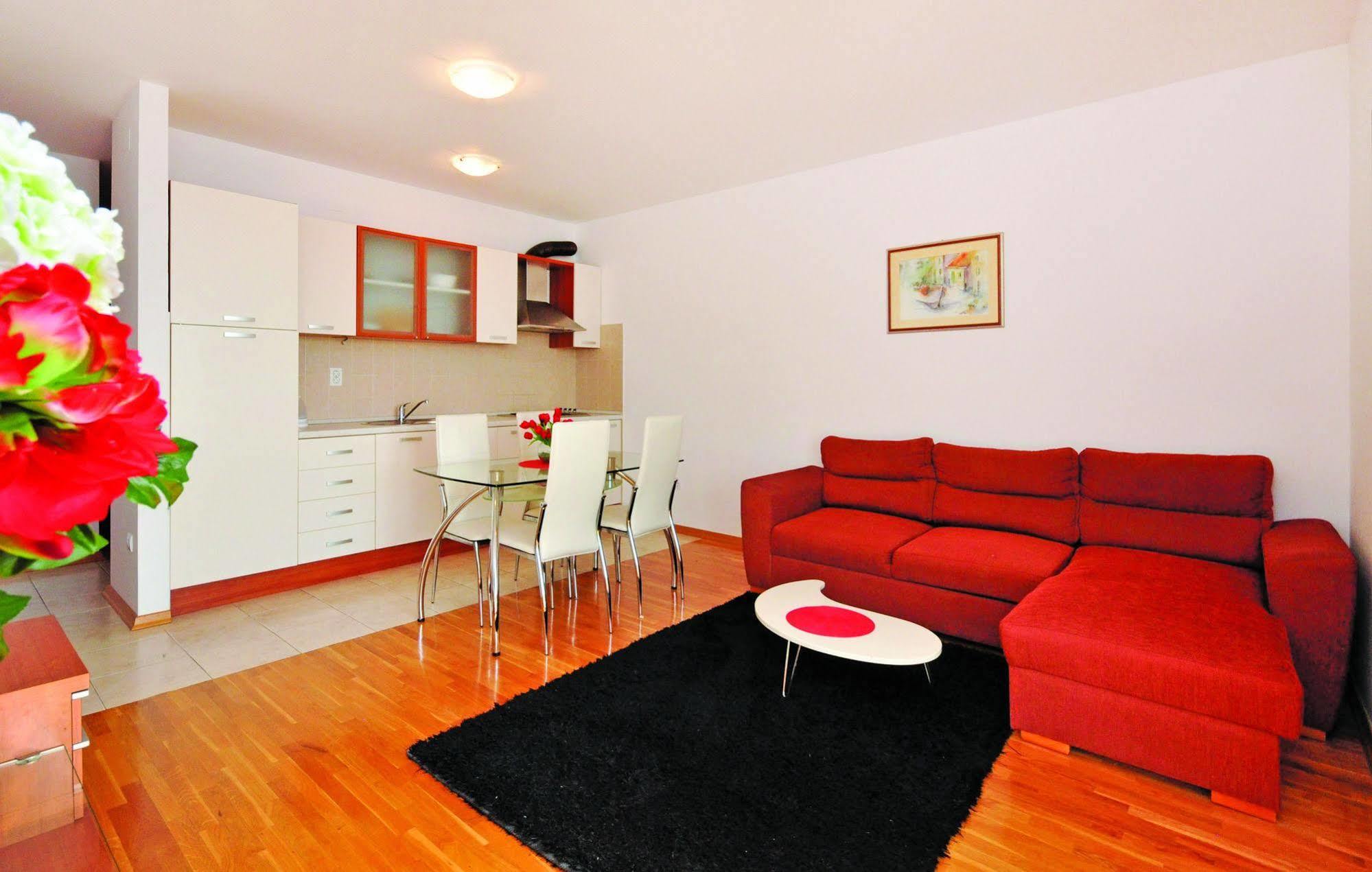 Apartments Beverly أوميس المظهر الخارجي الصورة