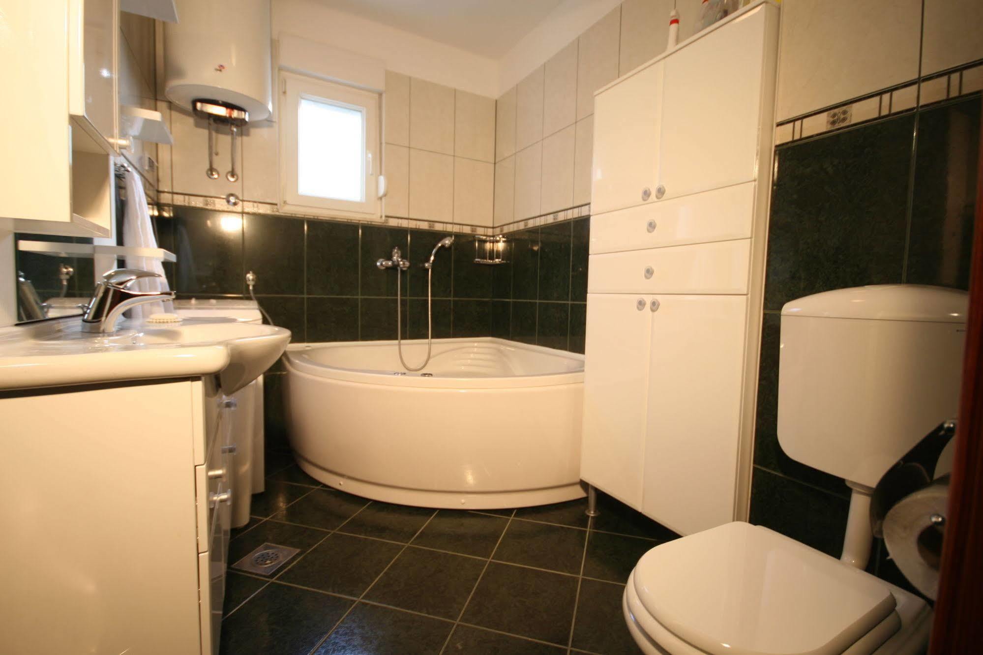 Apartments Beverly أوميس المظهر الخارجي الصورة