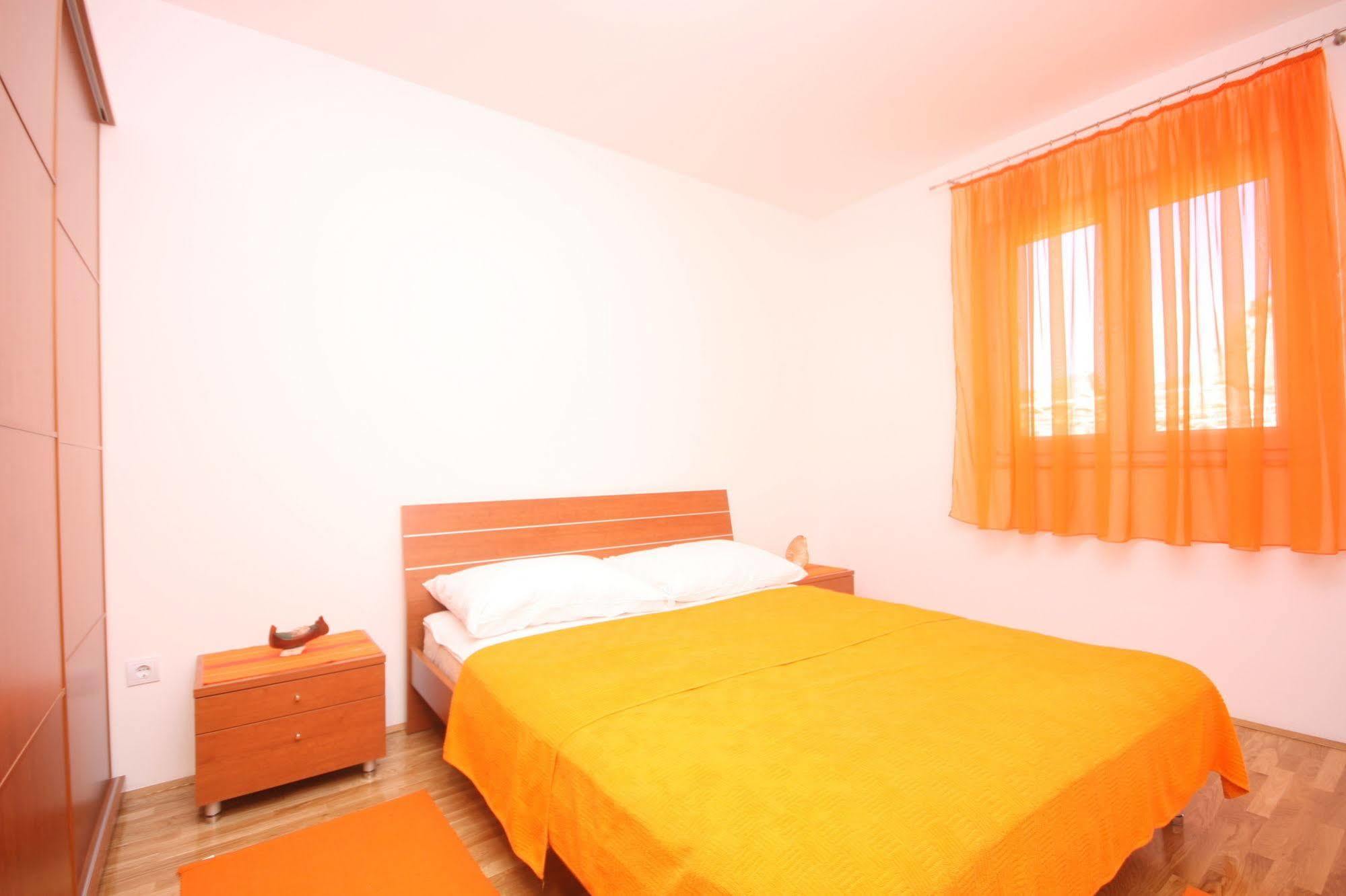 Apartments Beverly أوميس المظهر الخارجي الصورة