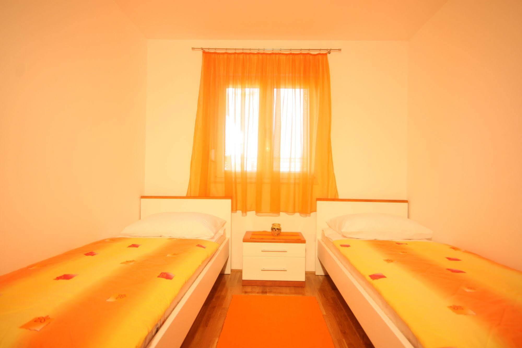 Apartments Beverly أوميس المظهر الخارجي الصورة