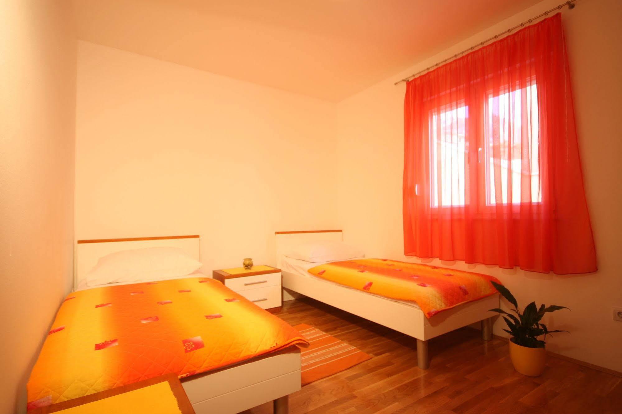 Apartments Beverly أوميس المظهر الخارجي الصورة